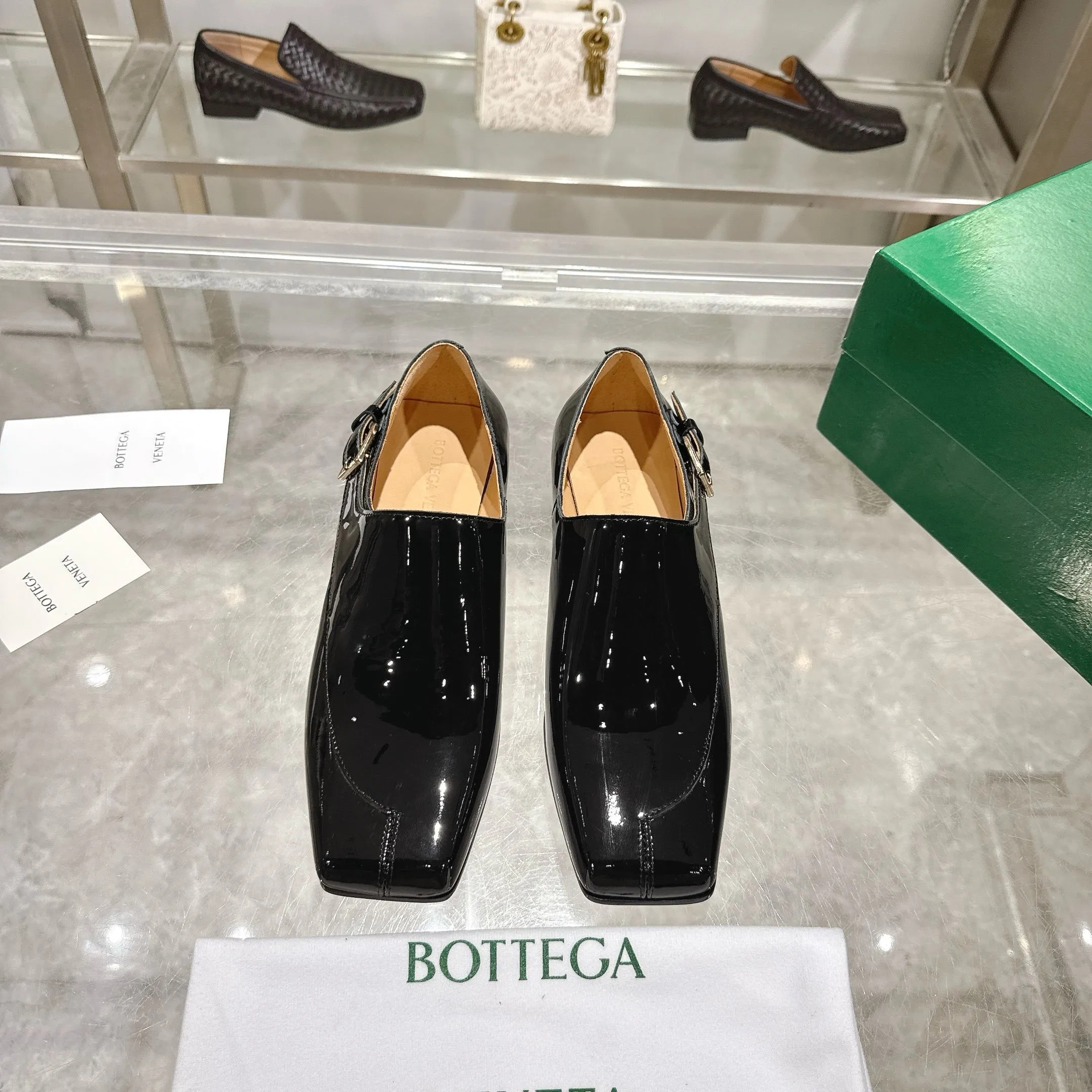 [BV] Top P: 860💰 Couple model, Size: Women 35-39, Men 39--44 (Female 40.41. Men 38. 45, non-refundable) Bottega Veneta 2025 Autumn Counter Synchronous Couple Model Bottega Veneta square-toe low-heeled shoes woven from mixed-breed sheep! Patent leather matching! Low-key luxury and solid color! Leather outsole! [Rose][Rose]! Purely hand-woven and operated, the original board is reproduced one-to-one! quality assurance!
